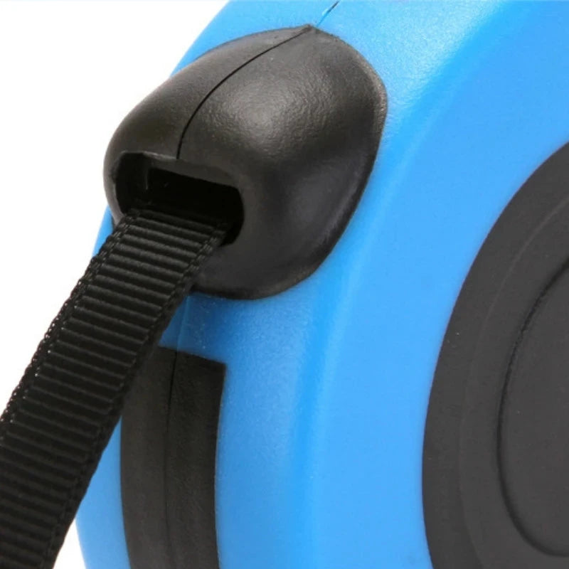 Retractable flexi dog leash in black with anti-slip handle and 3M or 5M nylon cord, designed for dogs of all sizes.
