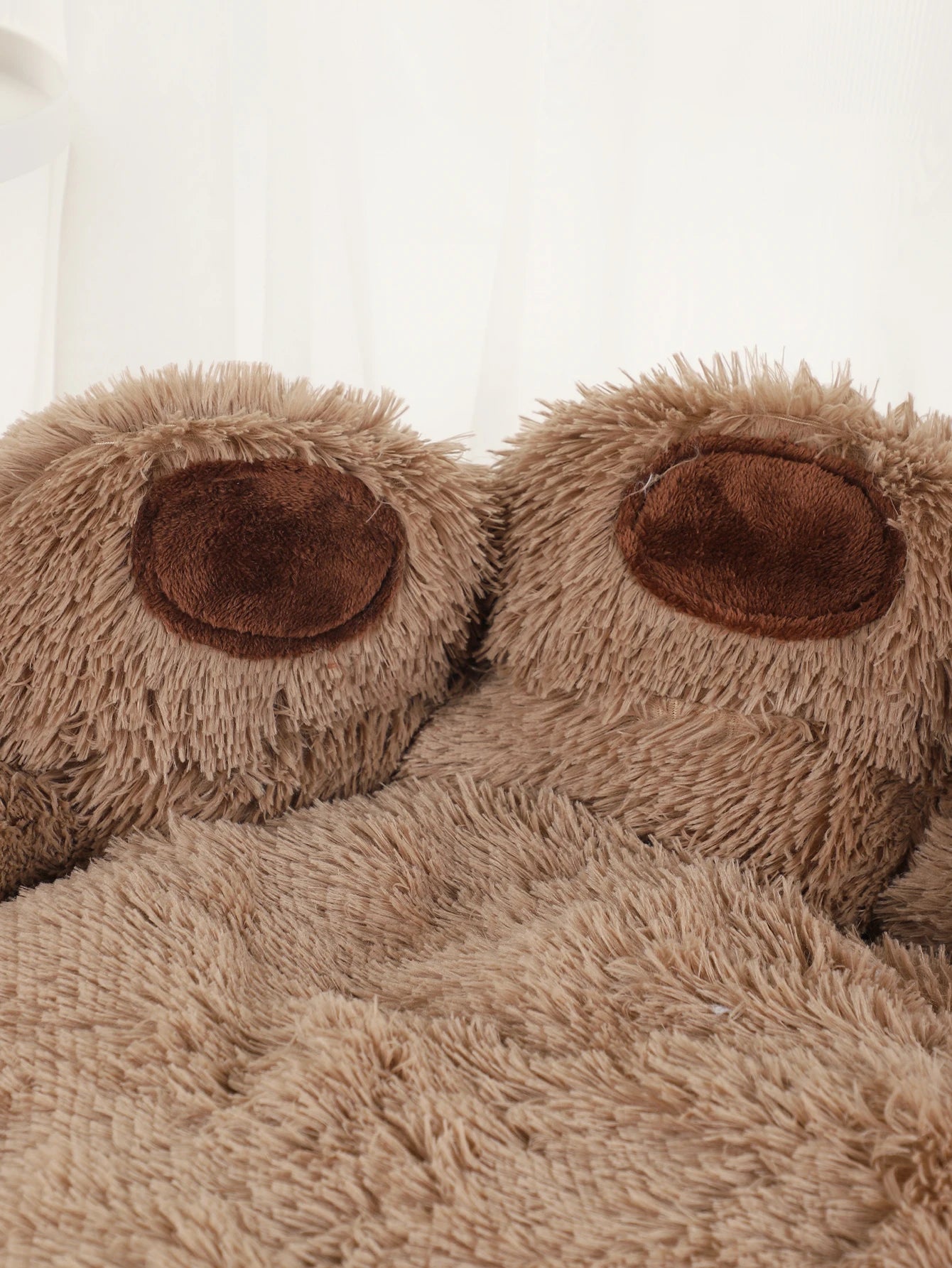 Fluffy Paw-Shaped Dog Bed for Small to Large Pets