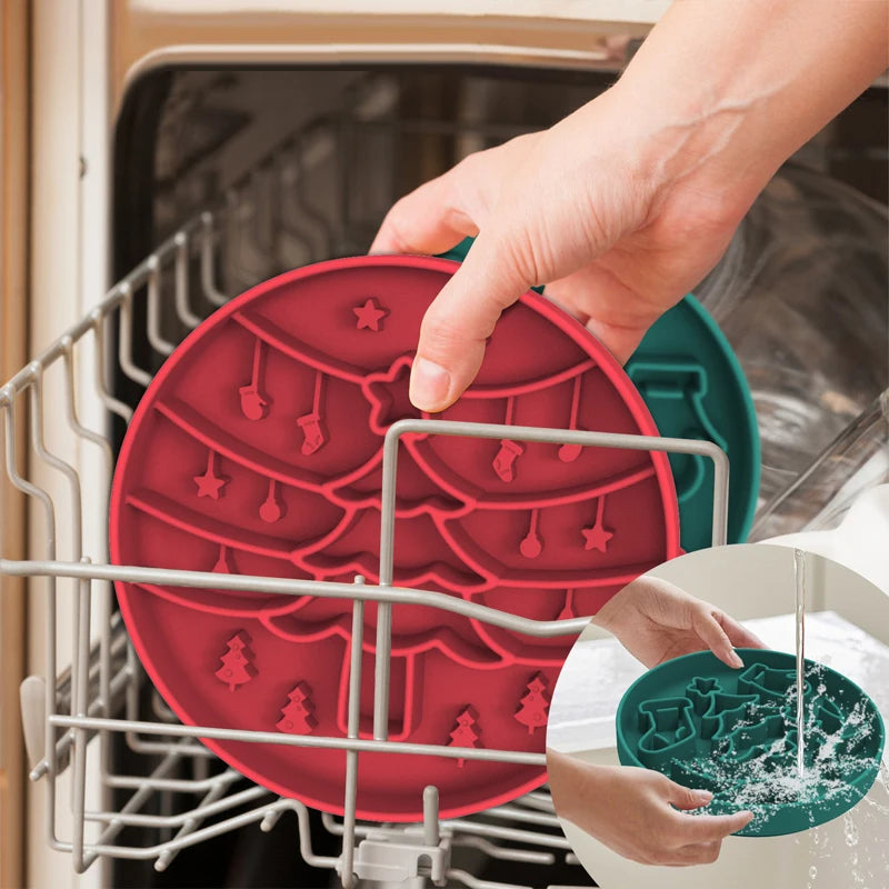 Christmas-Themed Silicone Slow Feeder Bowl – Fun &amp; Stress-Free Mealtime