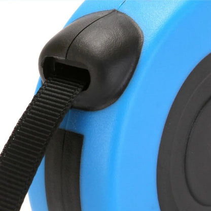 Retractable flexi dog leash in black with anti-slip handle and 3M or 5M nylon cord, designed for dogs of all sizes.