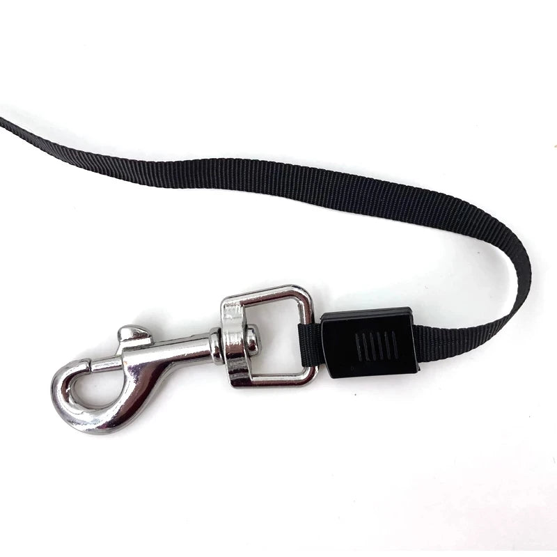Retractable flexi dog leash in black with anti-slip handle and 3M or 5M nylon cord, designed for dogs of all sizes.